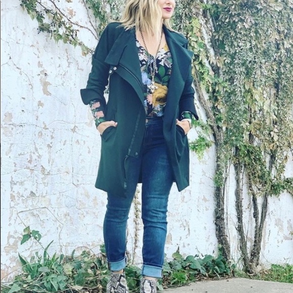 CAbi - Picture 2 of 3